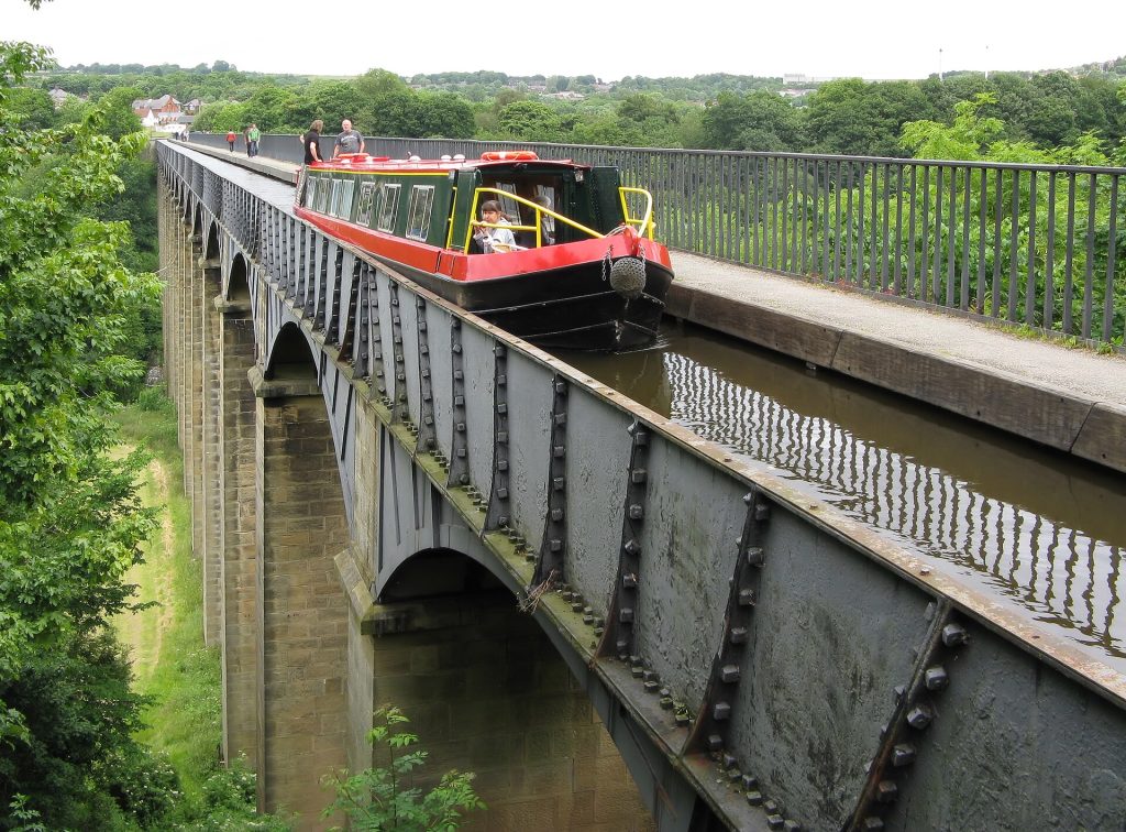 A narrowboat crossing the Pontcysyllte Aqueduct